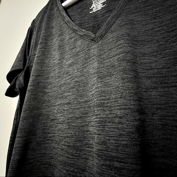 💎3/30💎 Athletic Works Black V-Neck Activewear Tee - Picture 2 of 4